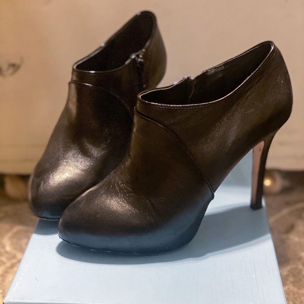 Gianni Bini booties